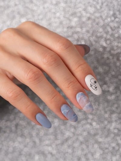 unghie effetto marmo grigio